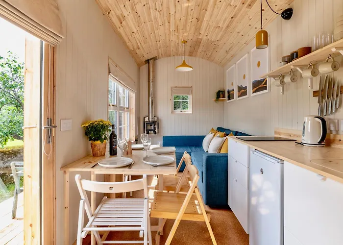 Enchanting Tiny House With Wood Burner And Hot Tub In Cairngorms