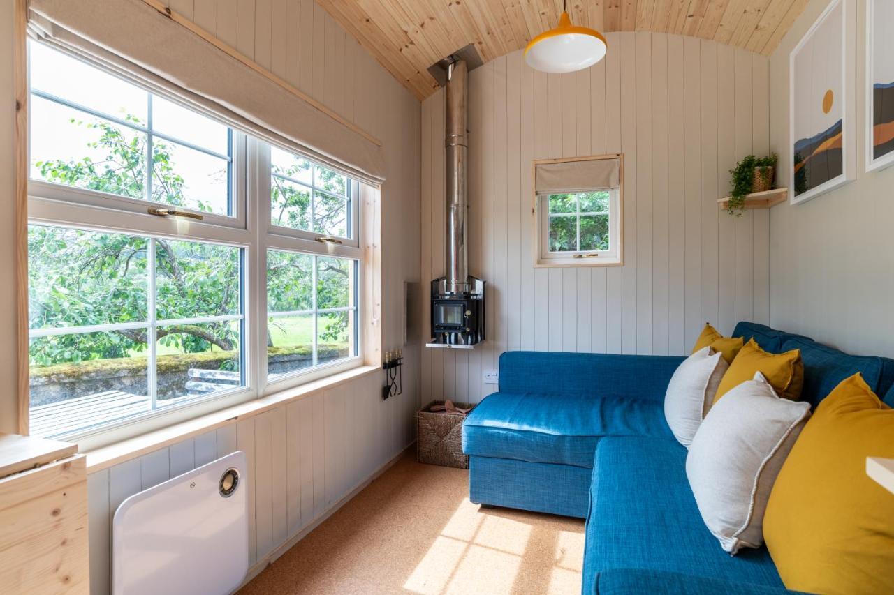 Enchanting Tiny House With Wood Burner And Hot Tub In Cairngorms
