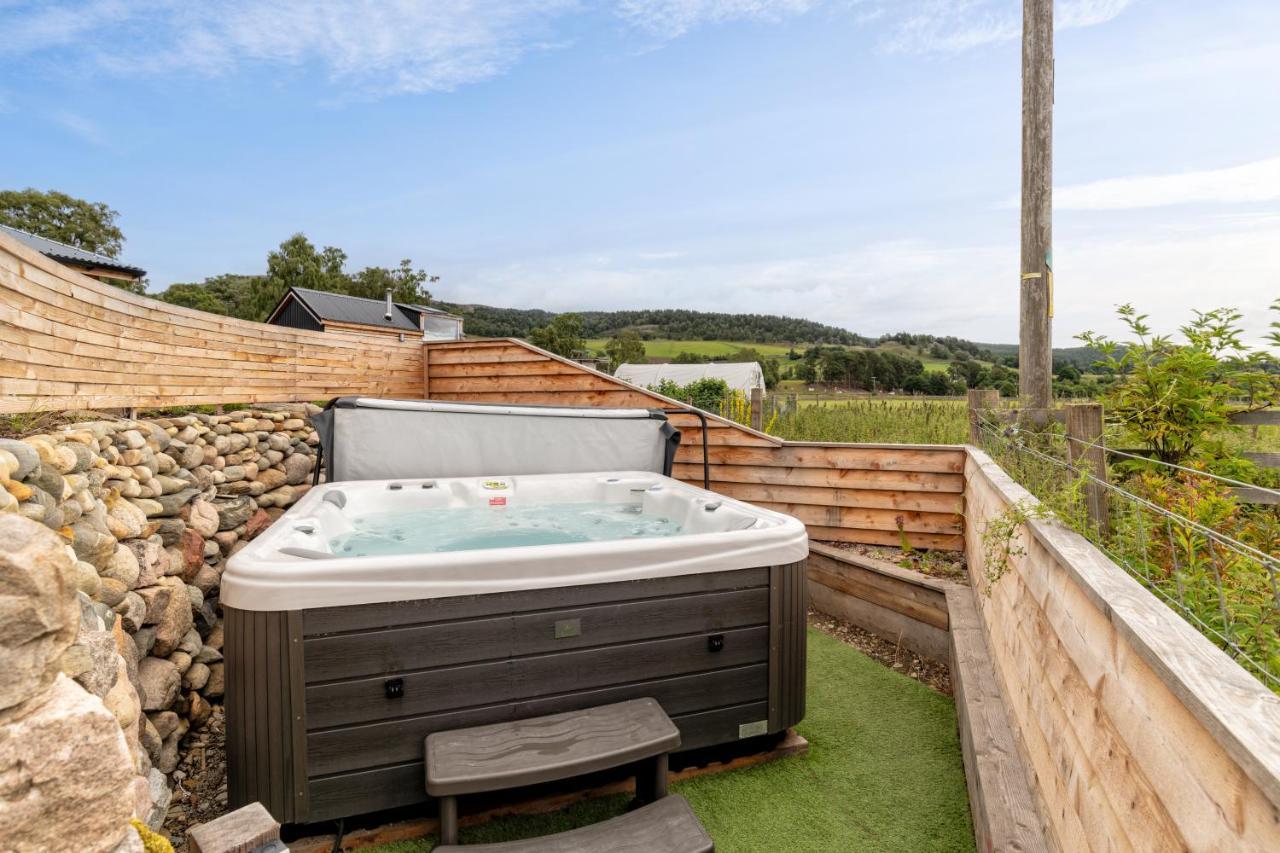 Enchanting Tiny House With Wood Burner And Hot Tub In Cairngorms Vakantiehuis Ballater